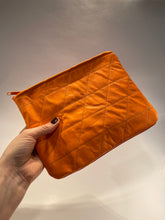 Load image into Gallery viewer, Quilted Leather Pouches