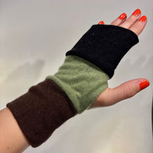 Load image into Gallery viewer, Flip Mitts
