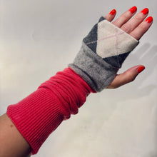 Load image into Gallery viewer, Arm Warmers

