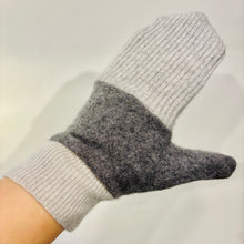 Load image into Gallery viewer, Cashmere Mittens
