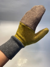 Load image into Gallery viewer, Cashmere Mittens
